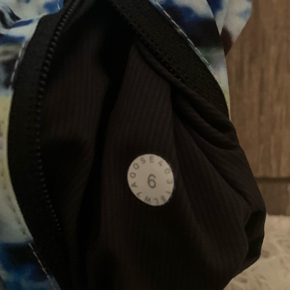 Lululemon Tracker Shorts V Exposure Multi Blue Size 6 - Picture 8 of 8